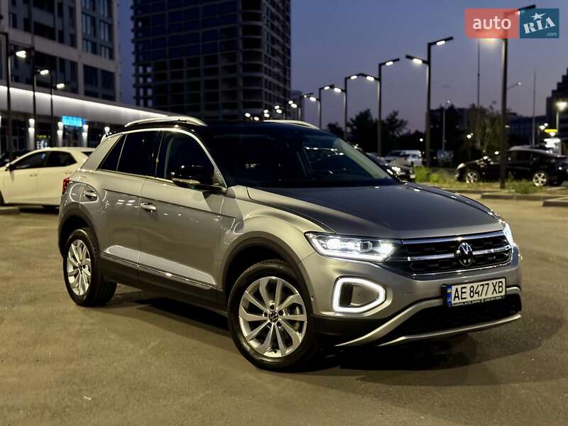 Внедорожник / Кроссовер Volkswagen T-Roc 2022 в 