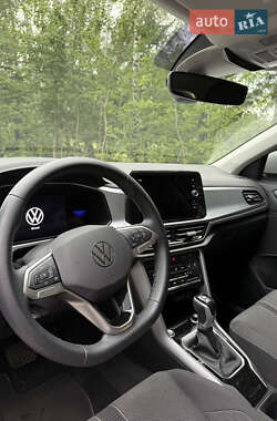 Внедорожник / Кроссовер Volkswagen T-Roc 2023 в 