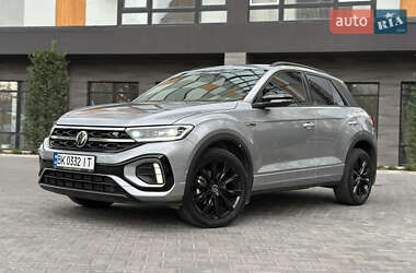 Внедорожник / Кроссовер Volkswagen T-Roc 2023 в 
