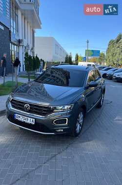 Внедорожник / Кроссовер Volkswagen T-Roc 2020 в 