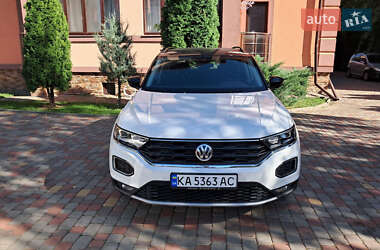 Внедорожник / Кроссовер Volkswagen T-Roc 2019 в 