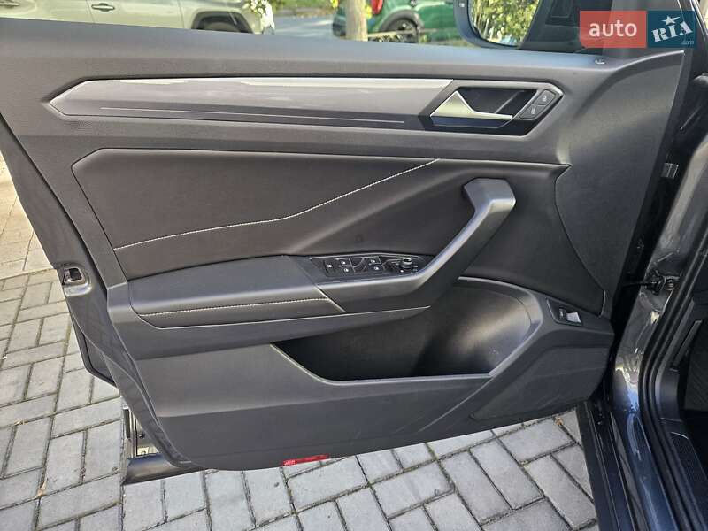 Внедорожник / Кроссовер Volkswagen T-Roc 2024 в Киеве
