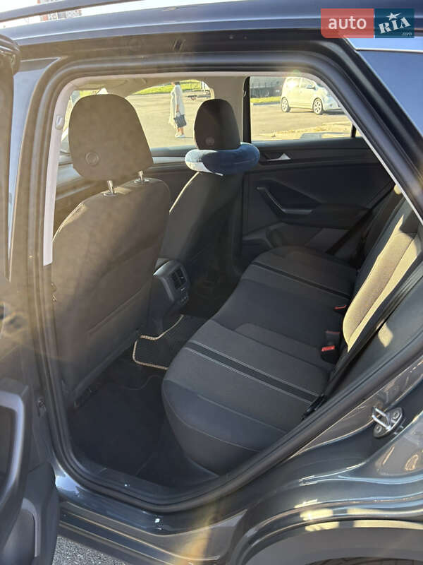 Внедорожник / Кроссовер Volkswagen T-Roc 2021 в Киеве