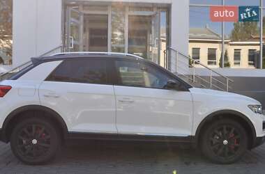 Внедорожник / Кроссовер Volkswagen T-Roc 2019 в 