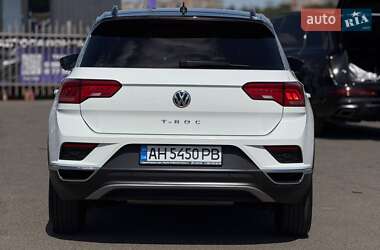 Внедорожник / Кроссовер Volkswagen T-Roc 2019 в 