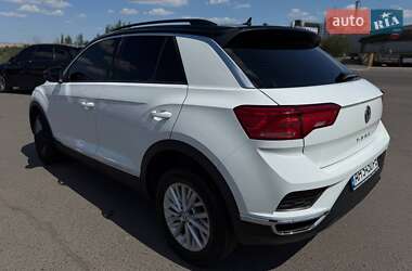 Внедорожник / Кроссовер Volkswagen T-Roc 2019 в 