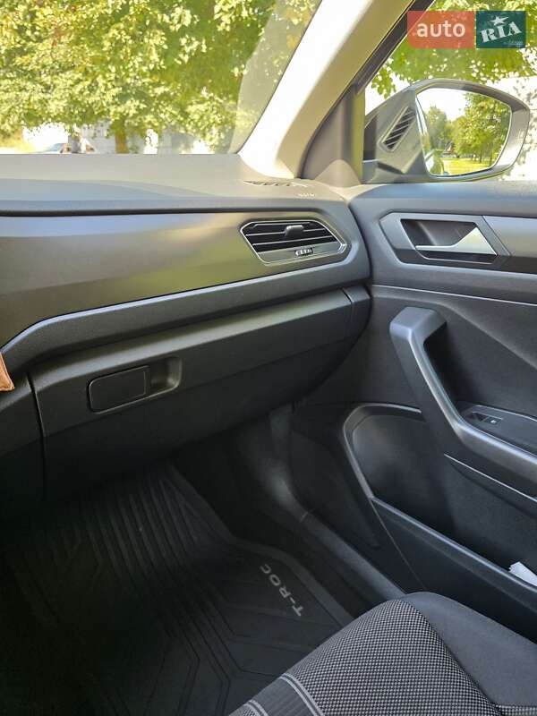 Внедорожник / Кроссовер Volkswagen T-Roc 2019 в Киеве