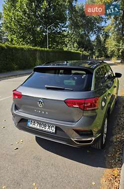 Внедорожник / Кроссовер Volkswagen T-Roc 2019 в 