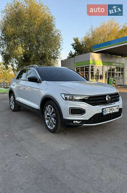 Внедорожник / Кроссовер Volkswagen T-Roc 2021 в 