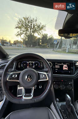 Внедорожник / Кроссовер Volkswagen T-Roc 2021 в 