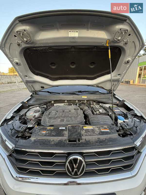 Позашляховик / Кросовер Volkswagen T-Roc 2021 в Києві