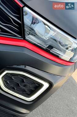 Внедорожник / Кроссовер Volkswagen T-Roc 2021 в 