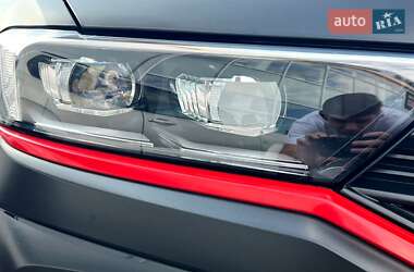 Внедорожник / Кроссовер Volkswagen T-Roc 2021 в 