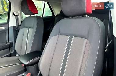 Внедорожник / Кроссовер Volkswagen T-Roc 2021 в 