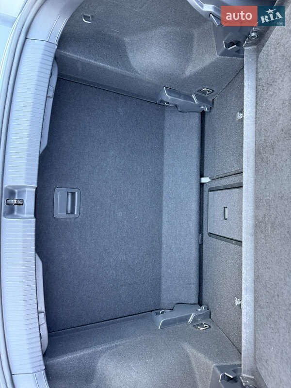 Внедорожник / Кроссовер Volkswagen T-Roc 2022 в Александрие