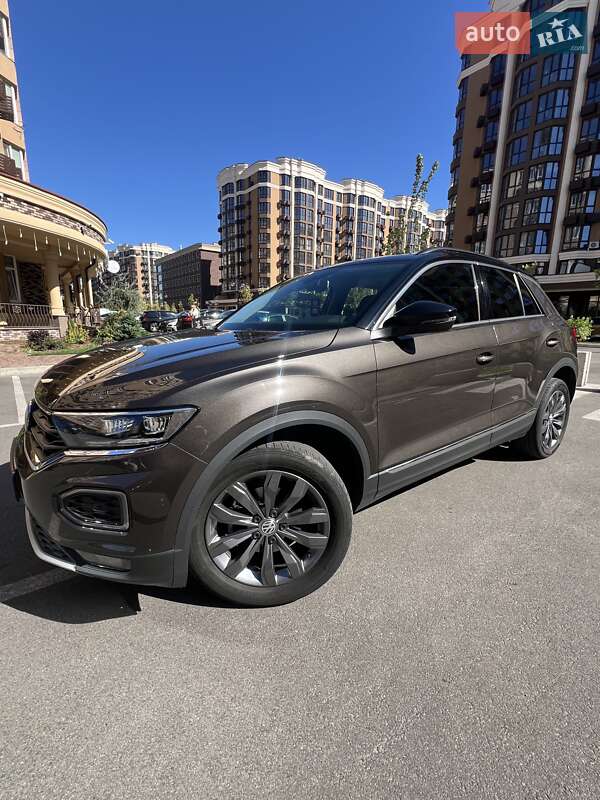 Внедорожник / Кроссовер Volkswagen T-Roc 2019 в Киеве