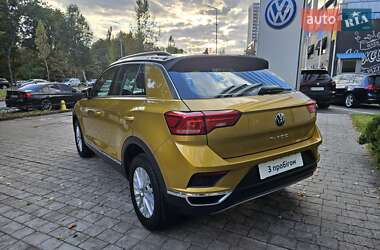 Внедорожник / Кроссовер Volkswagen T-Roc 2020 в 