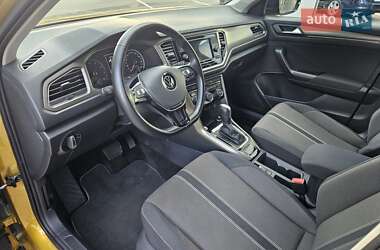 Внедорожник / Кроссовер Volkswagen T-Roc 2020 в 