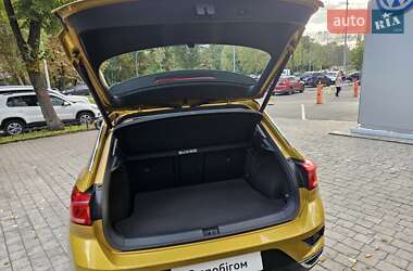 Внедорожник / Кроссовер Volkswagen T-Roc 2020 в 