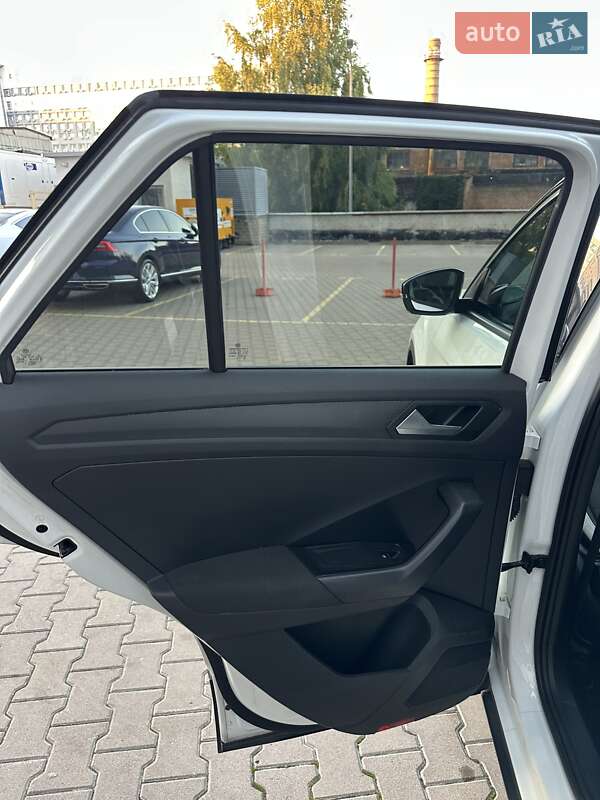 Позашляховик / Кросовер Volkswagen T-Roc 2019 в Києві фото 27 Позашляховик / Кросовер Volkswagen T-Roc 2019 в Києві