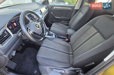 Внедорожник / Кроссовер Volkswagen T-Roc 2021 в 