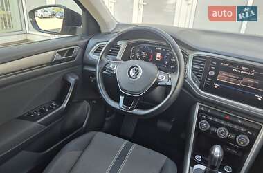 Внедорожник / Кроссовер Volkswagen T-Roc 2021 в 