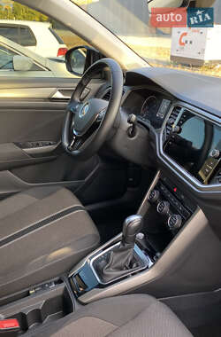 Внедорожник / Кроссовер Volkswagen T-Roc 2021 в 
