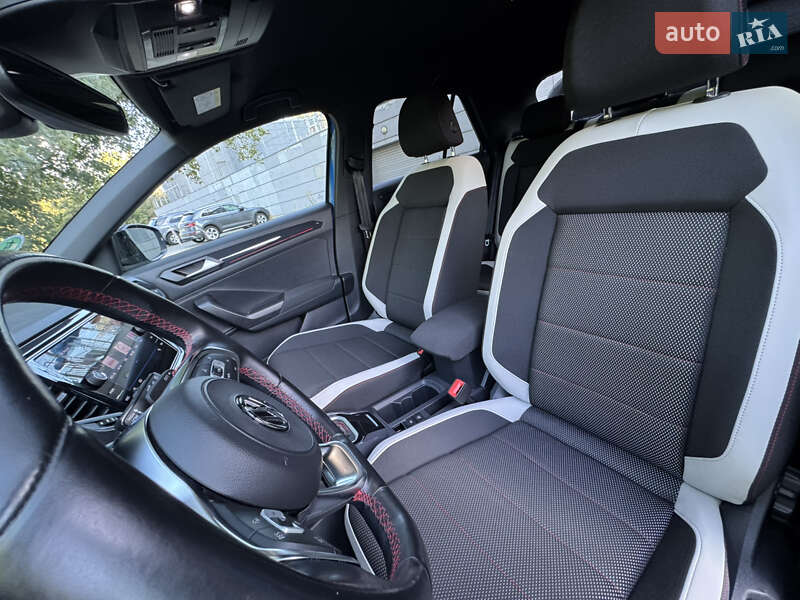 Внедорожник / Кроссовер Volkswagen T-Roc 2019 в Киеве