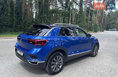 Внедорожник / Кроссовер Volkswagen T-Roc 2019 в 