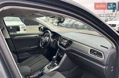 Внедорожник / Кроссовер Volkswagen T-Roc 2021 в 
