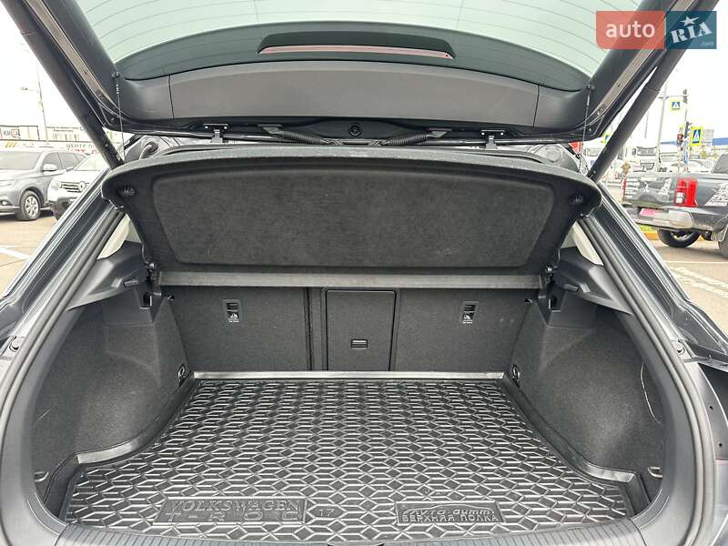 Внедорожник / Кроссовер Volkswagen T-Roc 2021 в Киеве