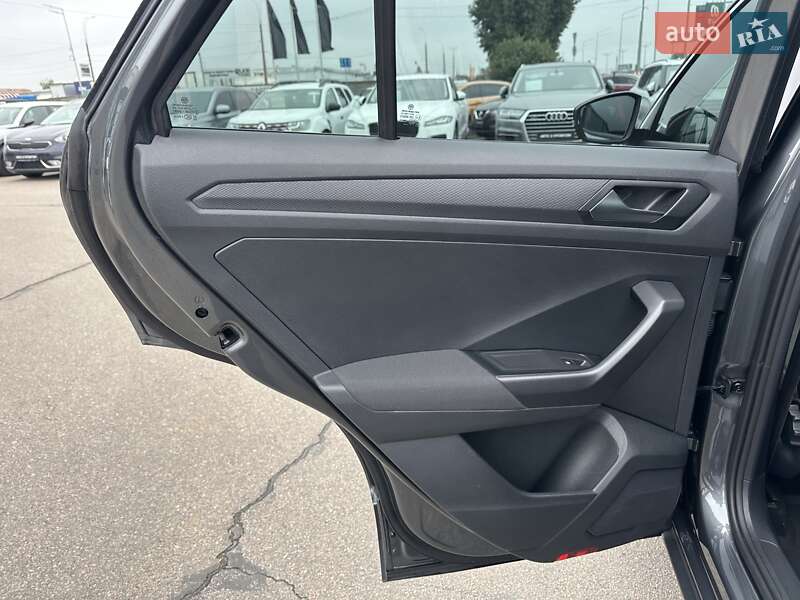 Внедорожник / Кроссовер Volkswagen T-Roc 2021 в Киеве