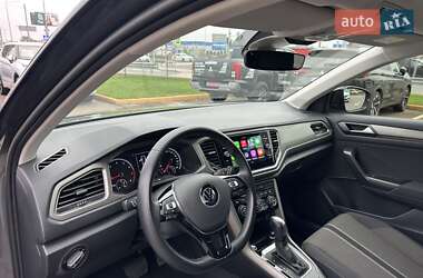 Внедорожник / Кроссовер Volkswagen T-Roc 2021 в 