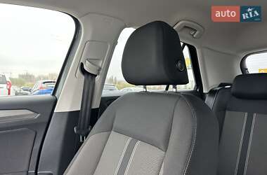 Внедорожник / Кроссовер Volkswagen T-Roc 2021 в 