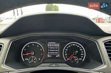 Внедорожник / Кроссовер Volkswagen T-Roc 2021 в 