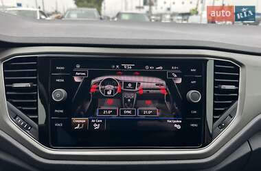 Внедорожник / Кроссовер Volkswagen T-Roc 2021 в 