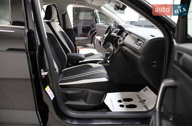 Внедорожник / Кроссовер Volkswagen T-Roc 2020 в 