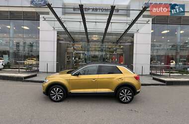 Внедорожник / Кроссовер Volkswagen T-Roc 2019 в 