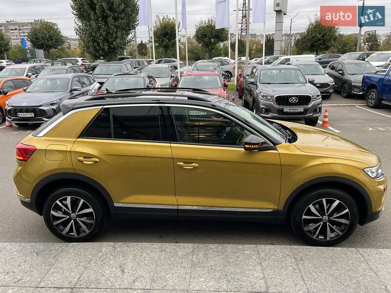 Позашляховик / Кросовер Volkswagen T-Roc 2019 в Києві