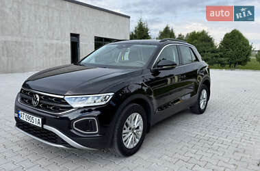 Внедорожник / Кроссовер Volkswagen T-Roc 2023 в 