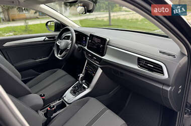 Внедорожник / Кроссовер Volkswagen T-Roc 2023 в 