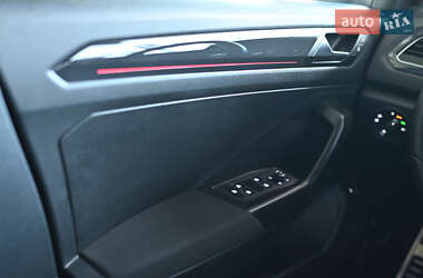 Внедорожник / Кроссовер Volkswagen T-Roc 2019 в 