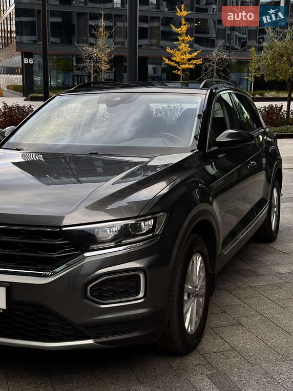 Внедорожник / Кроссовер Volkswagen T-Roc 2018 в Киеве