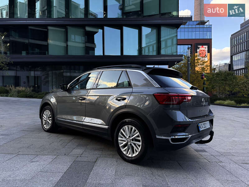 Внедорожник / Кроссовер Volkswagen T-Roc 2018 в Киеве