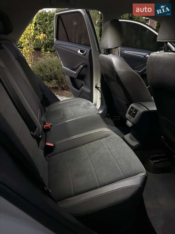 Внедорожник / Кроссовер Volkswagen T-Roc 2022 в Черновцах