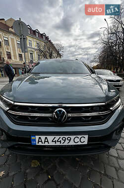 Внедорожник / Кроссовер Volkswagen T-Roc 2023 в Киеве