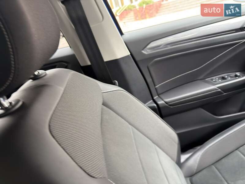 Внедорожник / Кроссовер Volkswagen T-Roc 2022 в Одессе