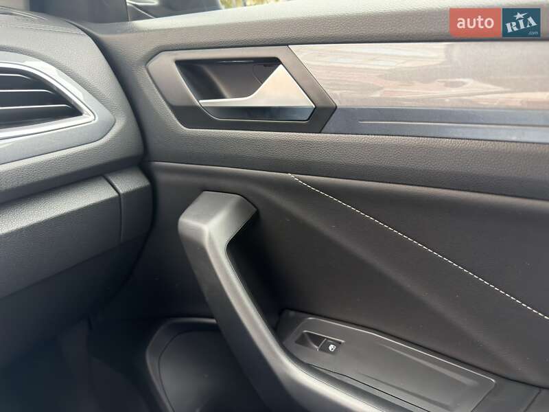 Внедорожник / Кроссовер Volkswagen T-Roc 2022 в Одессе