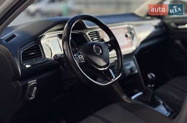 Внедорожник / Кроссовер Volkswagen T-Roc 2017 в Ивано-Франковске