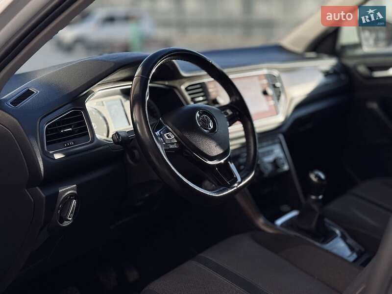 Внедорожник / Кроссовер Volkswagen T-Roc 2017 в Ивано-Франковске